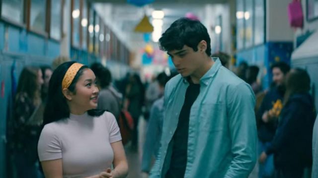 The white t-shirt of Lara Jean (Lana Condor) in To All the Boys: P.S. I Still Love You