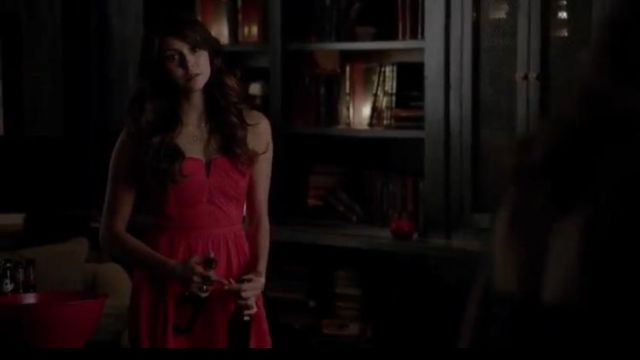 Robe portée par Elena Gilbert (Nina Dobrev) dans Vampire Diaries saison 5 épisode 8