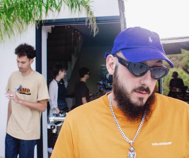T-shirt Hologram porté par Caballero sur le compte Instagram de @caballerobxl
