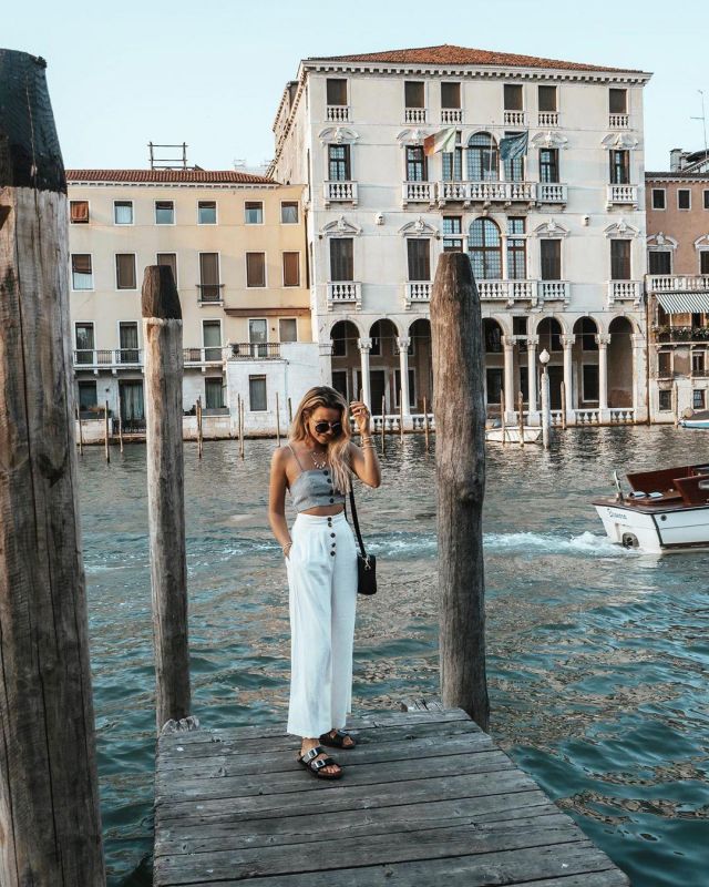Prada Round Sun­glasse of Jess on the Instagram account @coppergarden