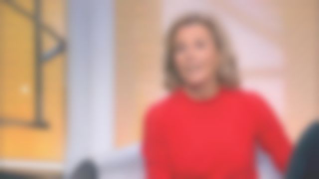 The sweater of Claire Chazal in Passage of the Arts of the 24 02 2020