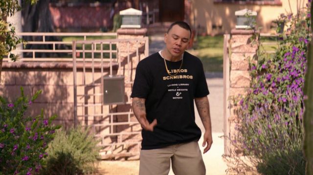 Libros Schmibros Lending Library t-shirt in black worn by Erik Morales (Joseph Julian Soria) in Gentefied (S01E07)