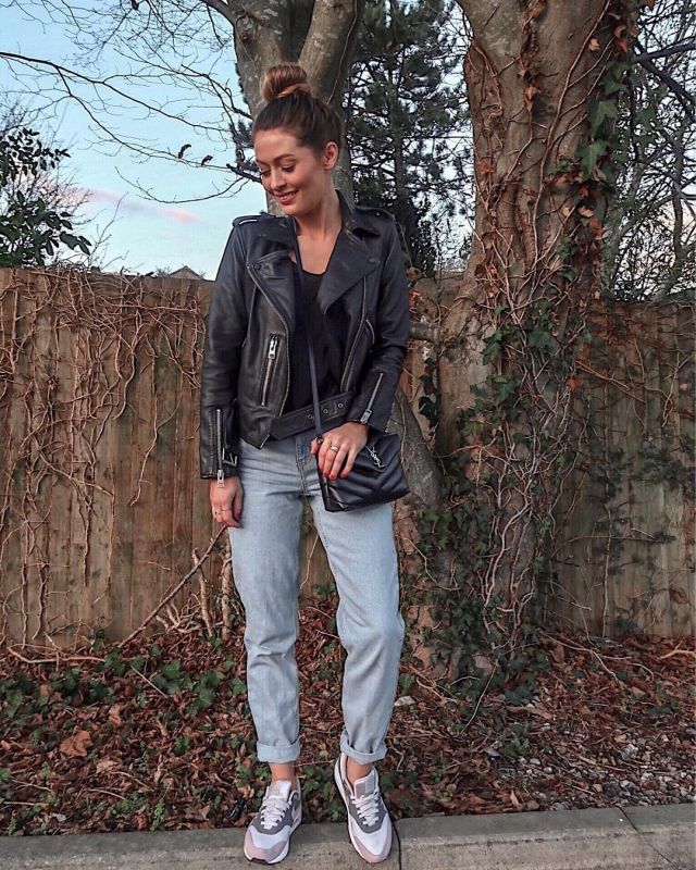 Saint Laurent Shoul­der Bag of Charlotte Rose on the Instagram account @modelmouth