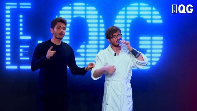 Bathrobe waffle Jimmy Labeeu in THE HQ 33 - LABEEU & GUILLAUME PLEY with THEO CURIN (VICE-CHAMPION OF the WORLD DISABLED SWIMMING)