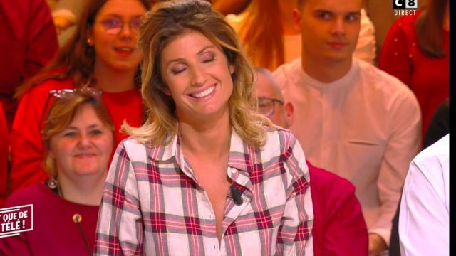 The plaid shirt in cotton with thin stripes of Caroline Ithurbide in It is that of the tv ! the 25.02.2020