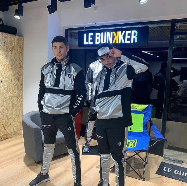 La chaqueta FK negra y plateada usada por RK en la cuenta de Instagram de @rkofficiel_77 