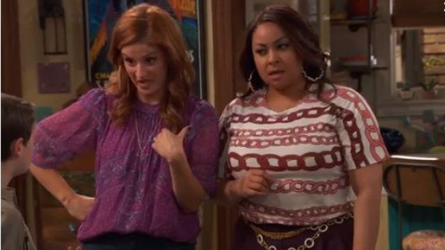 Chain Print T-shirt worn by Raven Baxter (Raven-Symoné) in Raven's Home season 3 Episode 17