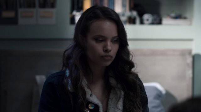 La veste à col en fourrure de Jessica Davis (Alisha Boe) dans 13 Reasons Why (S03E13)