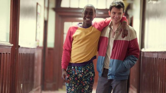 Le pantalon à fleurs de Eric Effiong (Ncuti Gatwa) dans Sex Education (Saison 1) | Spotern