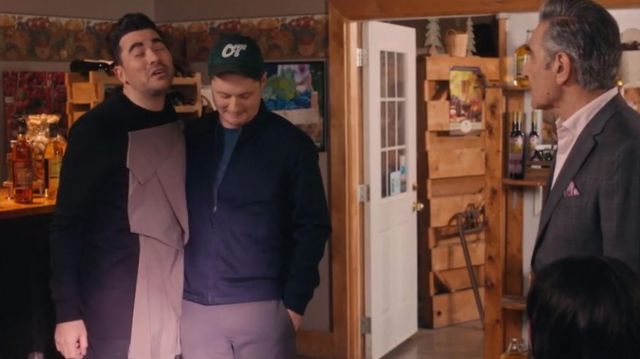 J. Équipage de la Marine de tous les jours Blouson porté par Patrick Brasseur (Noah Reid) dans Schitt s Creek (S06E07)