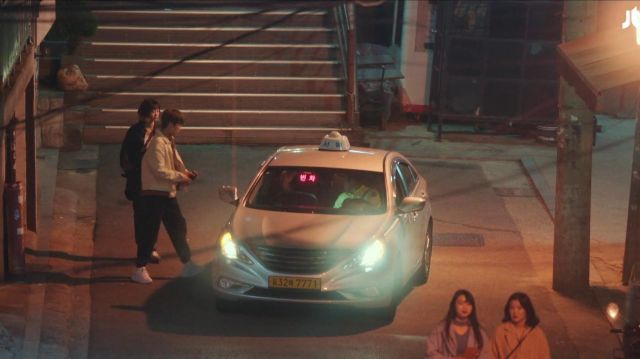 White Sneakers worn by Jo Yi Seo (Kim Da-mi) in Itaewon Class Episode 3