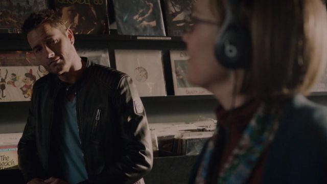 Beats by Dr Dre black headphones used by Rebecca Pearson (Mandy Moore) in This Is Us (S04E15)