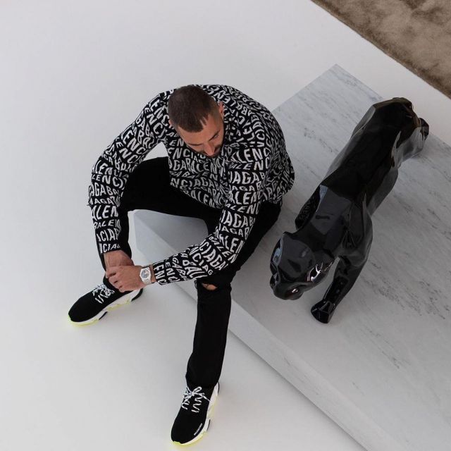 Le jean troué noir de Karim Benzema sur le compte Instagram de @karimbenzema