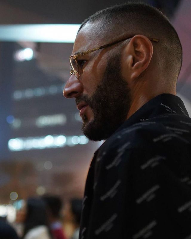 Chemise noir Balenicaga porté par Karim Benzema sur son compte Instagram @karimbenzema