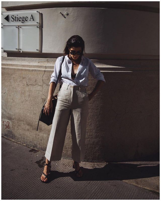 Arket Cot­ton Linen Trousers of Carola Pojer on the Instagram account @carolapojer