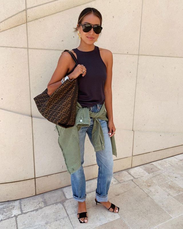Black Nike top of Julie Sariñana on the Instagram account @sincerelyjules