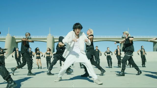 Rick owens Max­i­mal Rope Run­ner Sneak­ers worn by Kim Taehyung in the music video [BANGTAN BOMB] 'ON' Kinetic Manifesto Film (BTS focus) - BTS (방탄소년단)