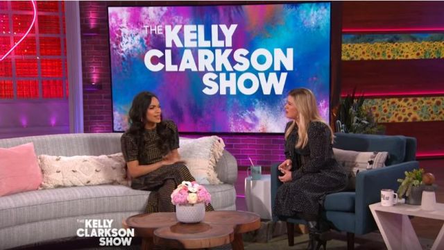 Banana republic Pol­ka Dot Tie-Neck Dress worn by Kelly Clarkson on The Kelly Clarkson Show February 28, 2020