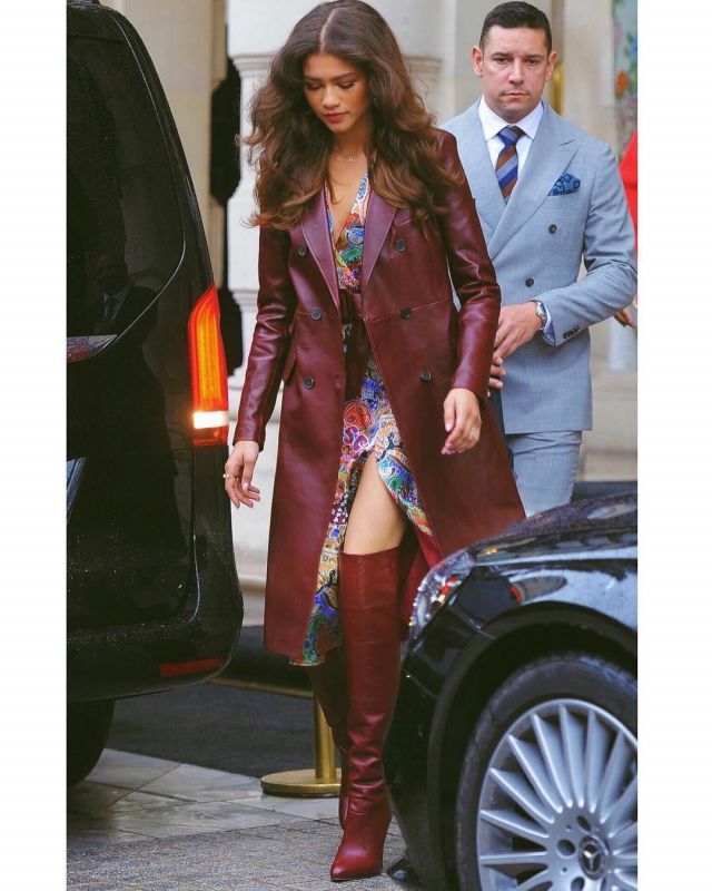 Brick Red Leather Trench Coat of Zendaya on the Instagram account @zendaya