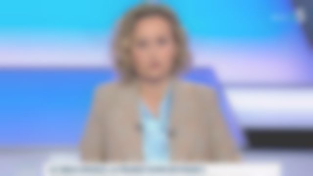 Camisa Maureen de seda azul cielo de Caroline Roux en C dans l'air el 02.03.2020