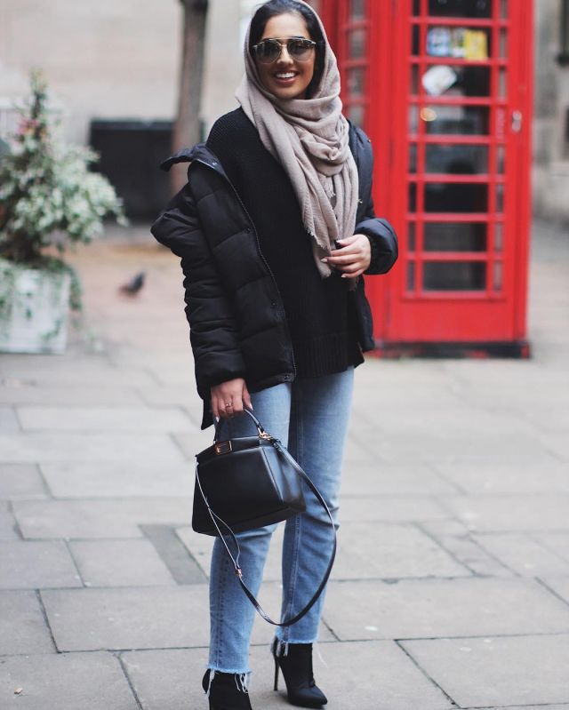 Black Sweater of Annam Ahmad on the Instagram account @annam.ahmad