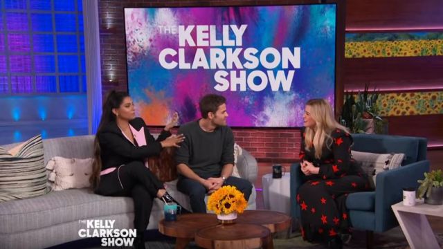 Asos Personne n'est à l'Enfant Ruffle Épaule Maxi Robe à imprimé Étoile porté par Kelly Clarkson sur L'Kelly Clarkson Montrer le 2 Mars 2020