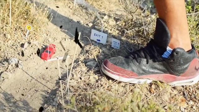 Sneakers Nike Jordan of OneGiantCrush in the video, The ultimate giant destruction
