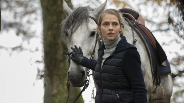 Navy down sweater jacket worn by Diana Bishop (Teresa Palmer) in A Discovery of Witches (S01E04)