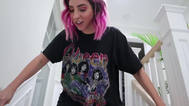 Vin­tage Queen Con­cert 2005 T-Shirt worn by Gabbie Hanna in YouTube Video Master Bedroom MAKEOVER by Kristen McAtee!