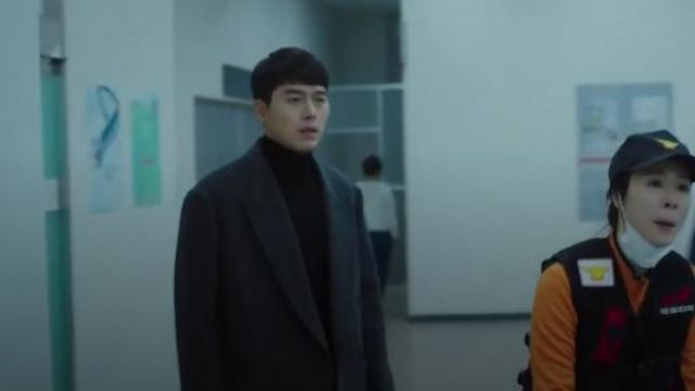 Black Top Coat porté par le Rotary Jung Hyuk (Hyun Bin) dans Crash à l'Atterrissage sur Vous de la Saison 1 Épisode 14