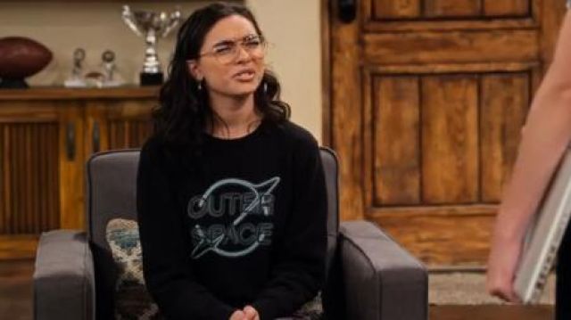 Black Sweat­shirt worn by Ashley Garcia (Paulina Soberanes-Chávez) in The Expanding Universe of Ashley Garcia Season  1 Episode 7