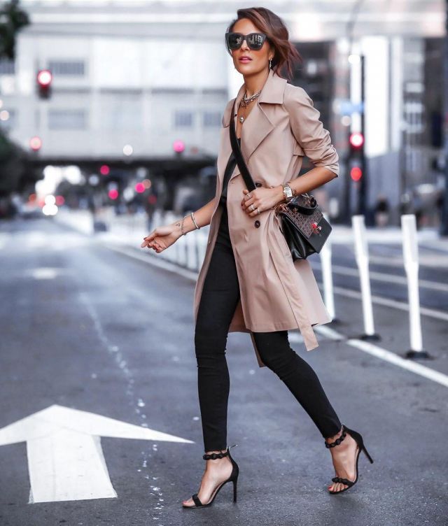 Elisa Trench Coat of Lucy Hernandez on the Instagram account @lucyswhims