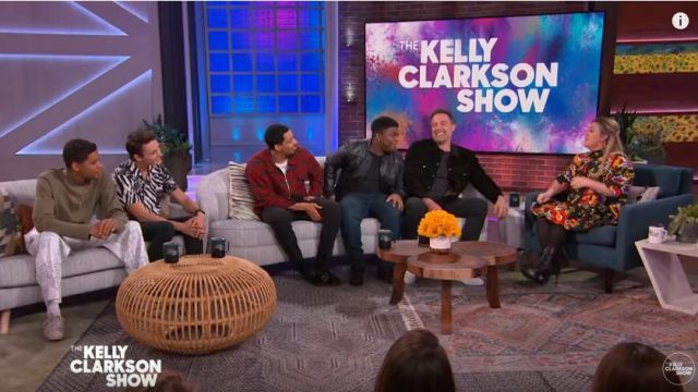 Carolina herrera Floral Surdimensionné Mini Chemisier w/ Recueillies porté par Kelly Clarkson sur L'Kelly Clarkson Montrer le 4 Mars 2020