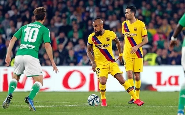 Yellow away barcelona of Arturo Vidal on the Instagram account @kingarturo23oficial