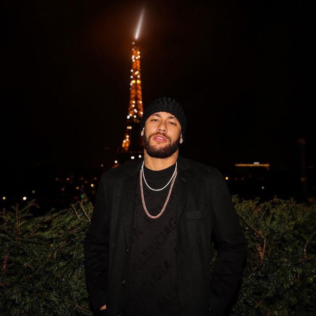 The black sweater of Neymar on the account Instagram of @neymarjr