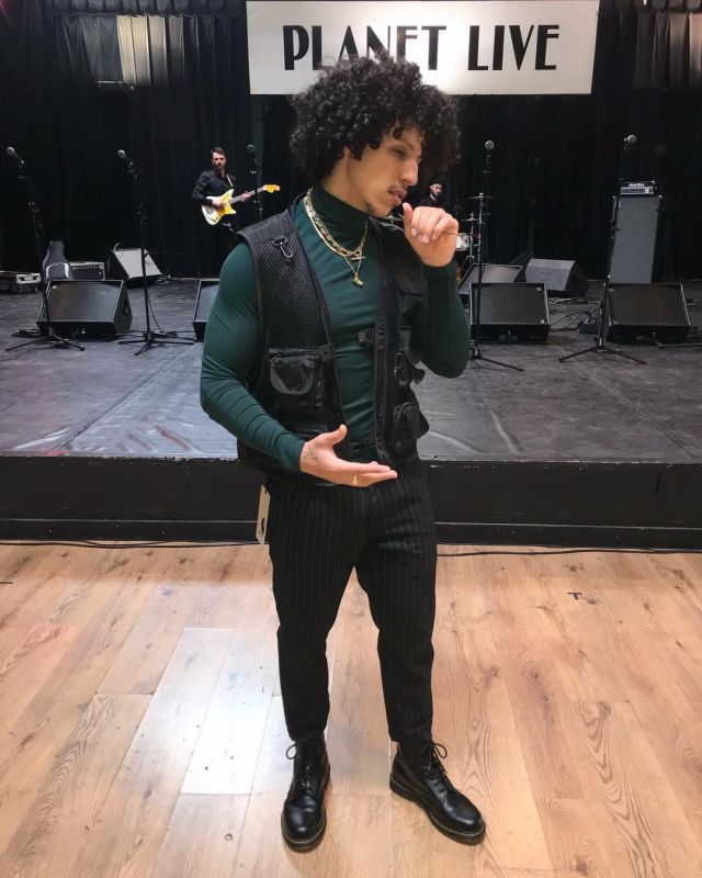 The sleeveless jacket black Rilès on the account Instagram of @0riles