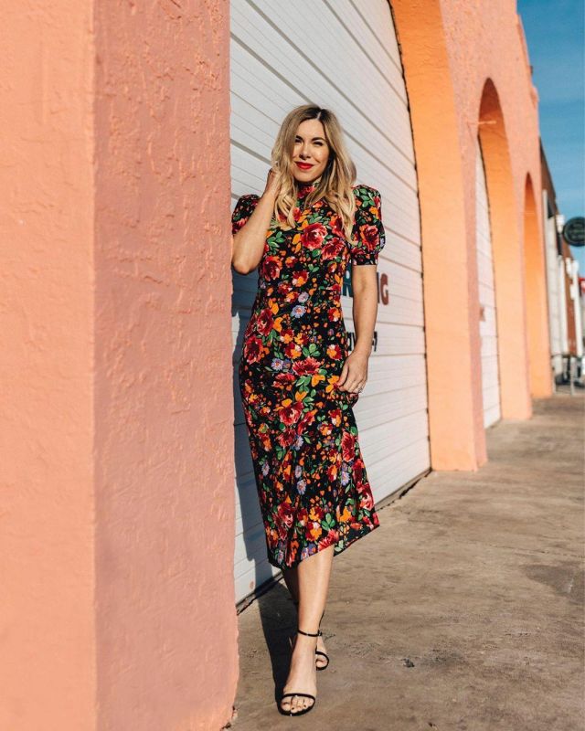 Flo­ral Print Dress of Ally Noriega on the Instagram account @allysoninwonderland