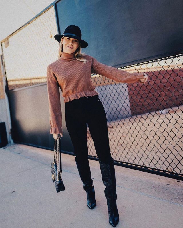Good Waist Jeans of Ally Noriega on the Instagram account @allysoninwonderland