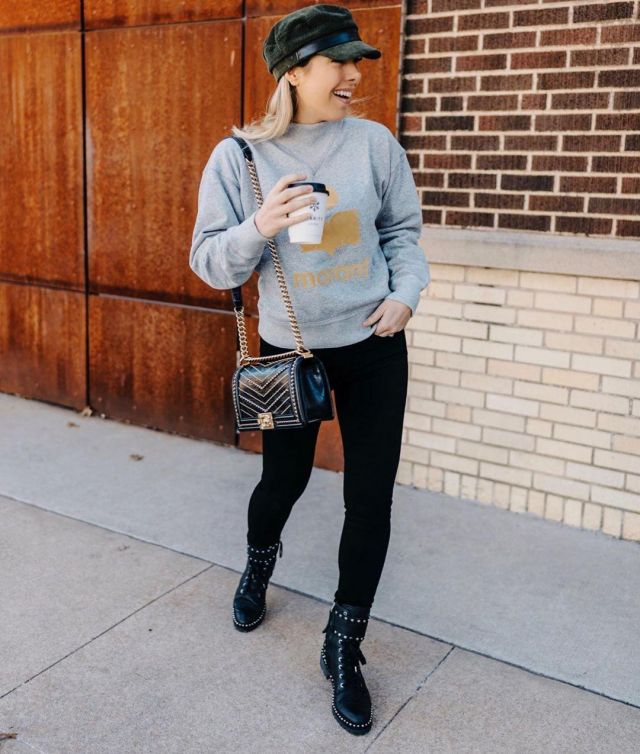 Pullover Sweat­shirt of Ally Noriega on the Instagram account @allysoninwonderland