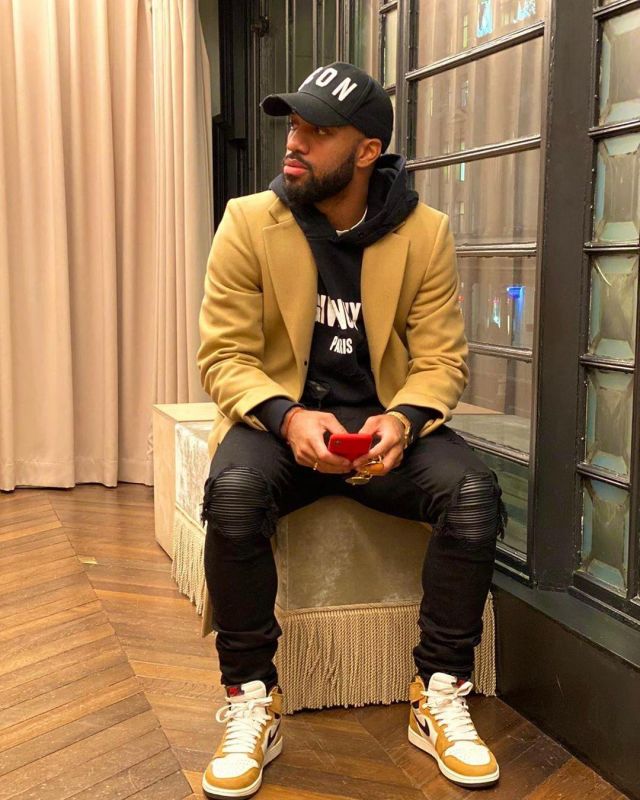 La gorra negra de Alexandre Lacazette en la cuenta de Instagram de @lacazettealex