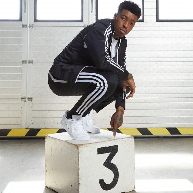 Les Baskets blanches de Presnel Kimpembe sur le compte Les Baskets blanches de Presnel Kimpembe sur le compte