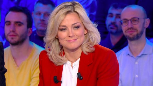 The combination of black collar beige Laure Boulleau in Canal Football Club  du 02 02 2020