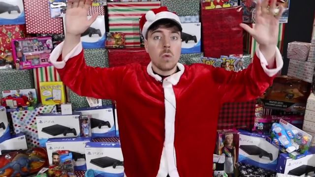 Disfraz de Santa Claus usado por MrBeast en el video de YouTube I Am ...