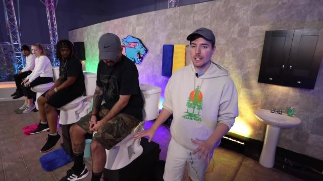 Cotton Short Pants worn by MrBeast in the YouTube video Last To Leave Toilet Wins $1,000,000 (Part 3)