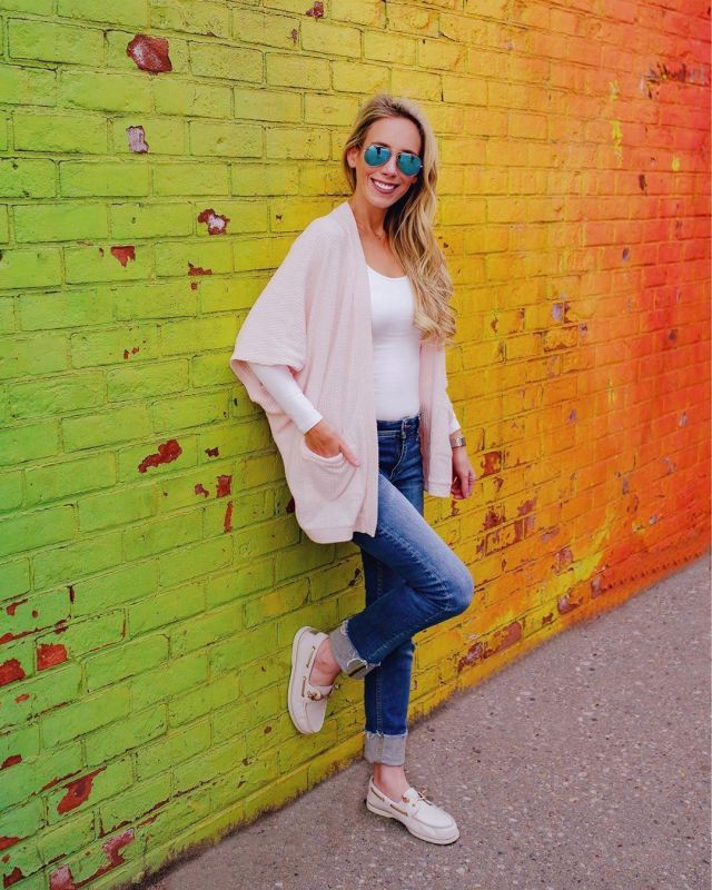 An­kle Straight Leg Jeans of Katie Manwaring Gomes on the Instagram account @katiesbliss