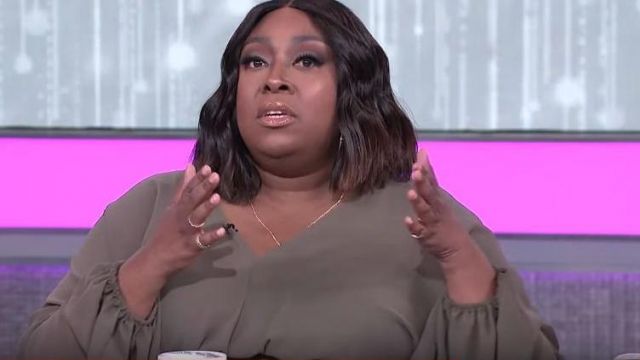 Asos design Blou­son Sleeve Mi­di Dress worn by Loni Love on The Real March 5, 2020