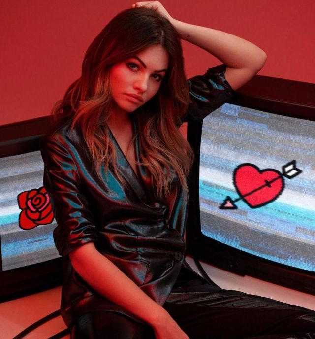 Black Leather Suits Jacket of Thylane Blondeau on the Instagram account @thylaneblondeau