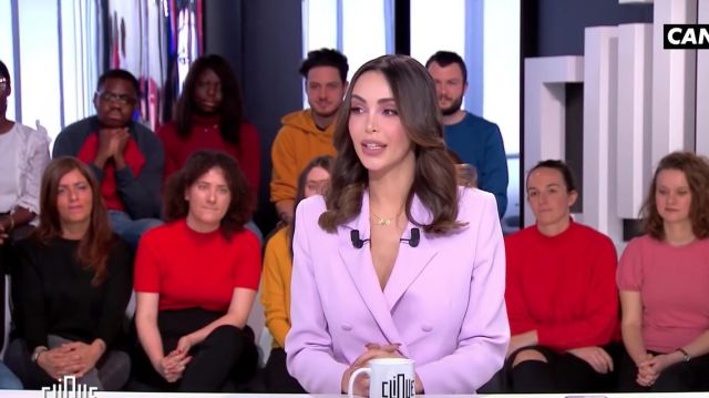 La veste de blazer rose lilas portée par Nabilla Benattia dans l'émission Clique