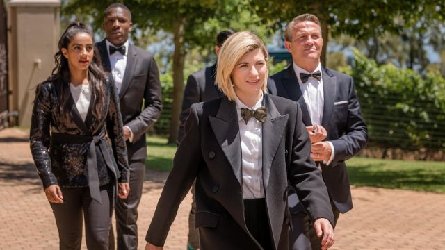 Gold Dot Pattern Bow Tie of The Doctor (Jodie Whittaker) in Doctor Who (S12E01)