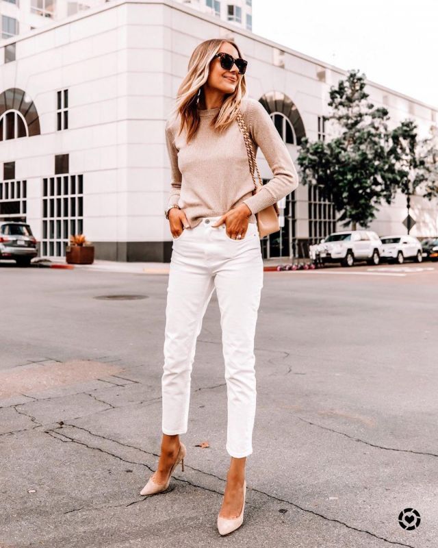 Pantalones blancos de Amy Jackson en la cuenta de Instagram @fashion_jackson